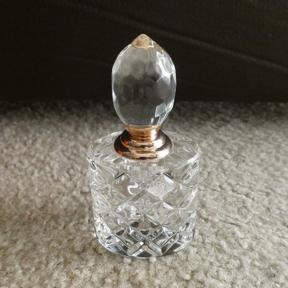 Cut Crystal Perfume Bottle by Oleg Cassini - Picture 5 of 8